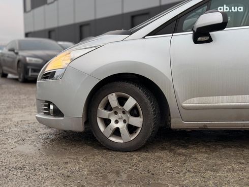 Peugeot 5008 2011 серый - фото 5