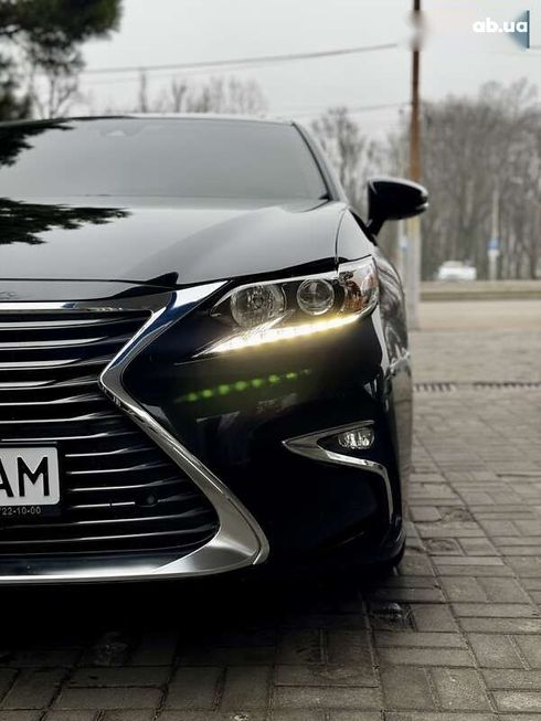 Lexus ES 2018 - фото 7