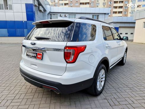 Ford Explorer 2017 белый - фото 17