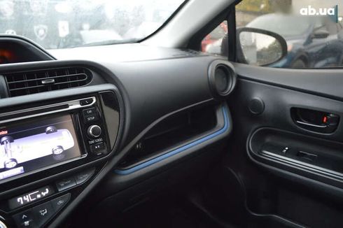 Toyota Prius C 2012 - фото 12