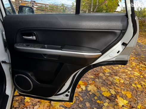 Suzuki Grand Vitara 2010 белый - фото 24