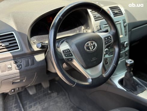 Toyota Avensis 2012 серый - фото 19
