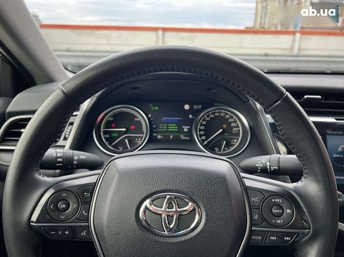 Toyota Camry 2019 - фото 28