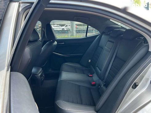 Lexus IS 2017 - фото 15