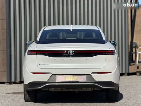 Toyota Crown 2024 - фото 26