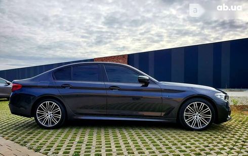 BMW 5 серия 2017 - фото 9