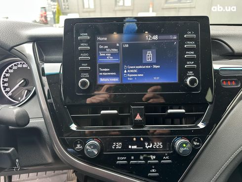 Toyota Camry 2021 белый - фото 18