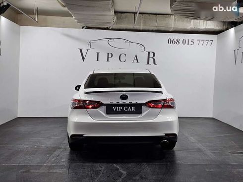 Toyota Camry 2017 - фото 10