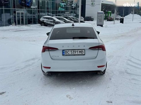 Skoda Octavia 2020 - фото 10