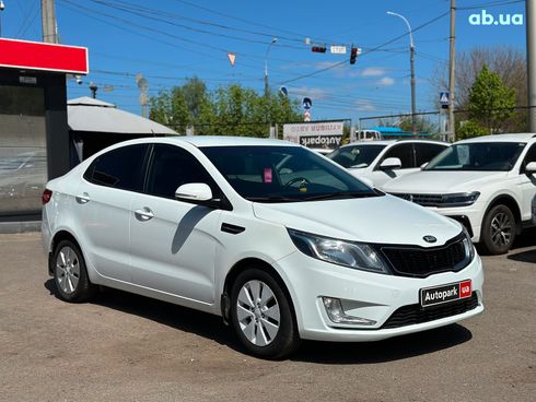 Kia Rio 2013 белый - фото 3
