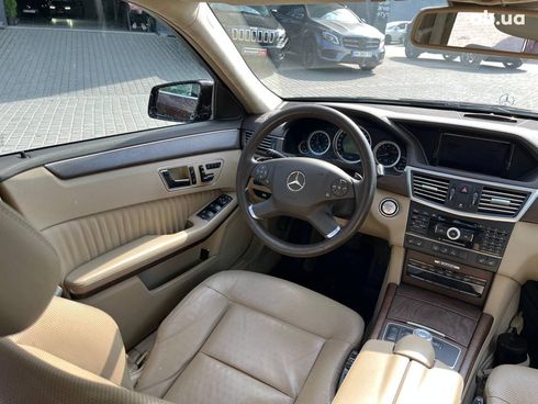 Mercedes-Benz E-Класс 2010 коричневый - фото 27