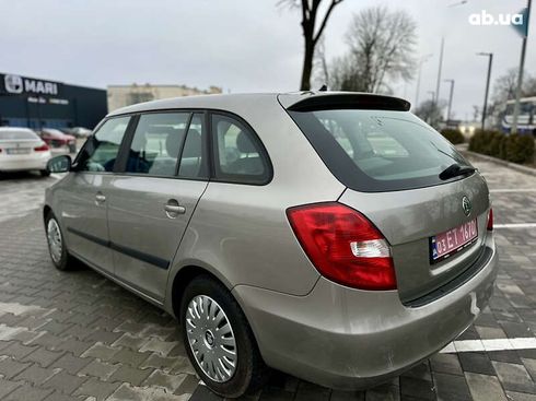 Skoda Fabia 2010 - фото 12