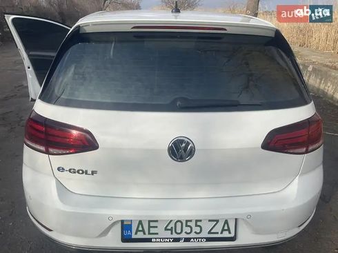 Volkswagen e-Golf 2020 белый - фото 16