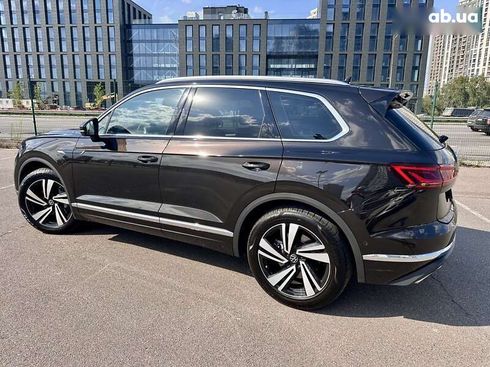 Volkswagen Touareg 2022 - фото 19