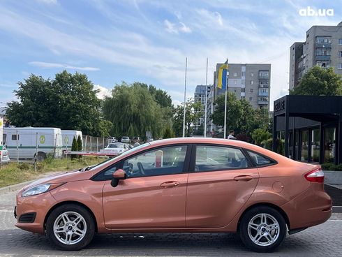 Ford Fiesta 2017 оранжевый - фото 7