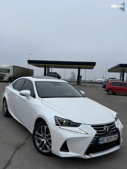 Lexus IS 2018 - фото 15