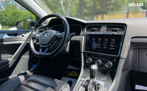Volkswagen e-Golf 2020 - фото 10