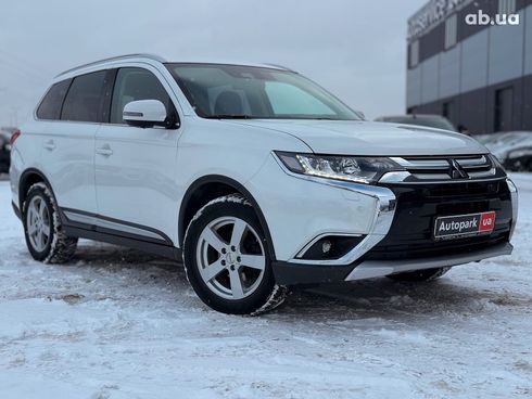 Mitsubishi Outlander 2016 белый - фото 2