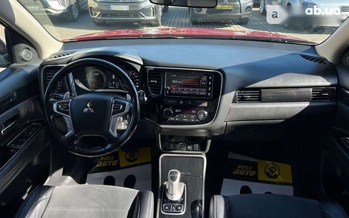 Mitsubishi Outlander 2018 - фото 12