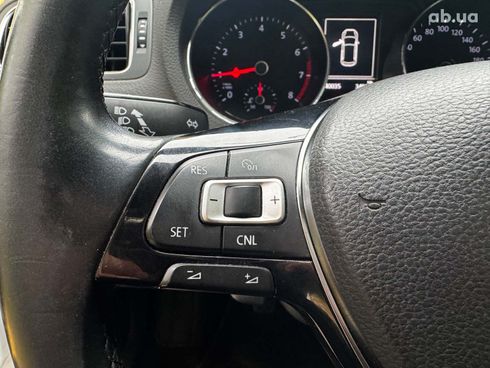 Volkswagen Polo 2015 белый - фото 14
