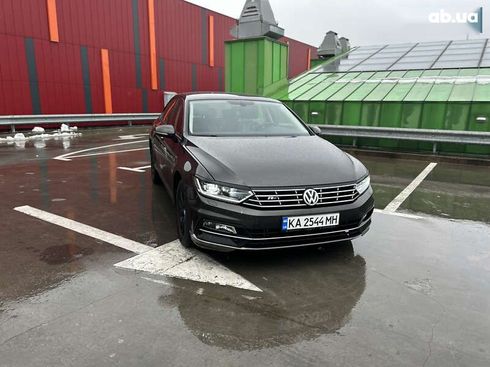 Volkswagen Passat 2018 - фото 6