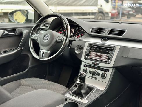 Volkswagen Passat 2013 белый - фото 16