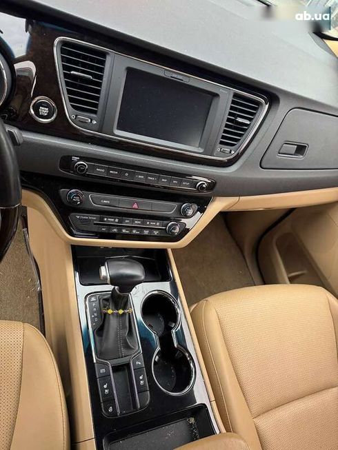 Kia Carnival 2019 - фото 12