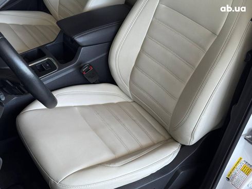 Ford Escape 2018 белый - фото 15