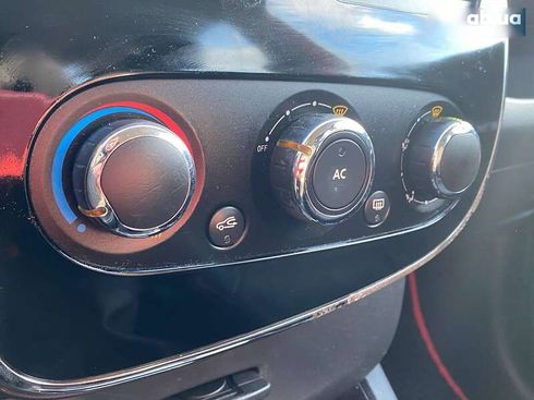 Renault Clio 2014 - фото 15