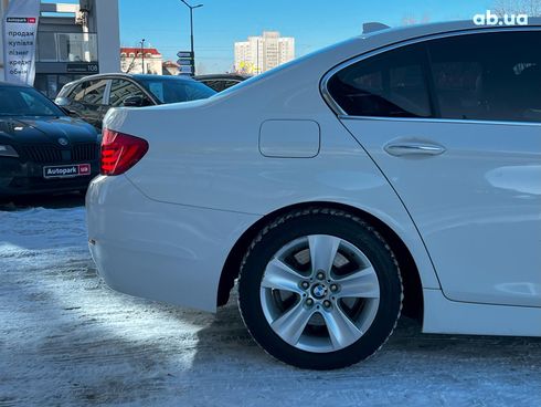 BMW 5 серия 2011 белый - фото 9