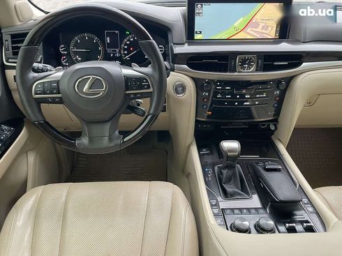Lexus LX 2017 - фото 28