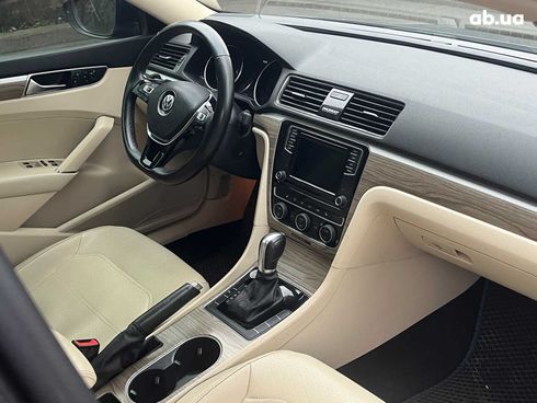 Volkswagen Passat 2018 черный - фото 30