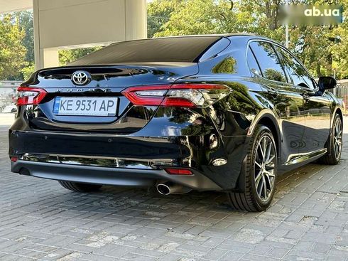 Toyota Camry 2022 - фото 14