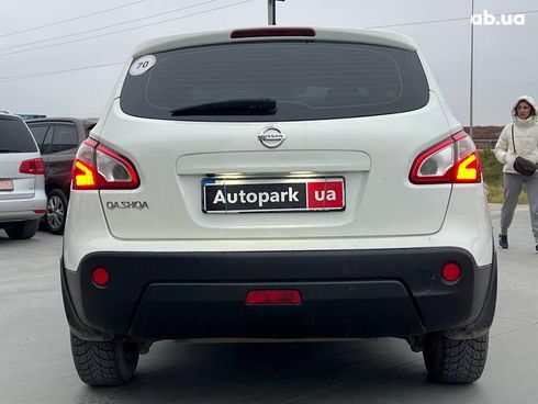 Nissan Qashqai 2011 белый - фото 8