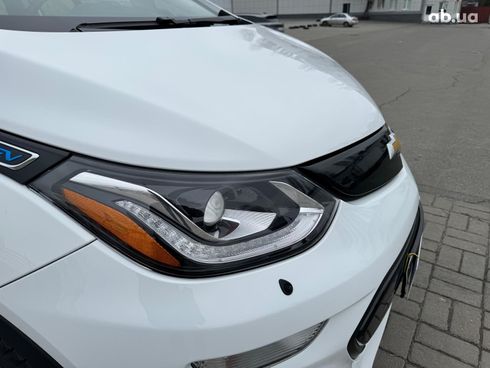 Chevrolet Bolt 2019 белый - фото 11