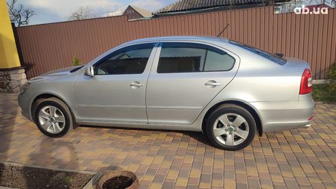 Skoda Octavia 2012 серебристый - фото 7