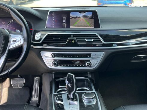 BMW 7 серия 2018 белый - фото 27