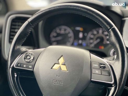 Mitsubishi Outlander 2018 - фото 22