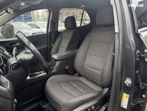 Chevrolet Equinox 2018 серый - фото 25