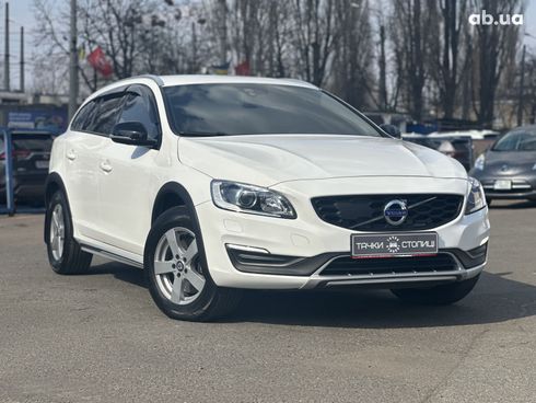 Volvo V60 Cross Country 2016 белый - фото 19