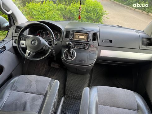 Volkswagen Multivan 2012 серый - фото 20
