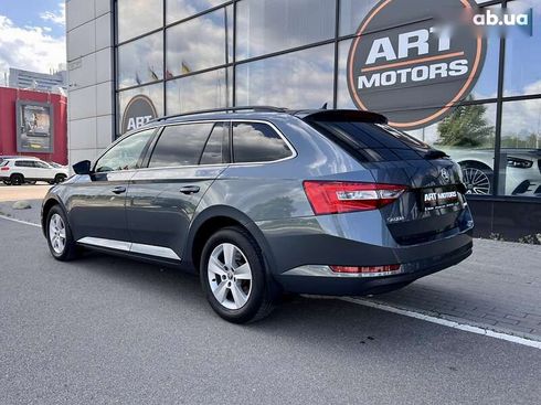 Skoda Superb 2016 - фото 12