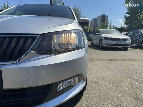 Skoda Fabia 2016 - фото 10