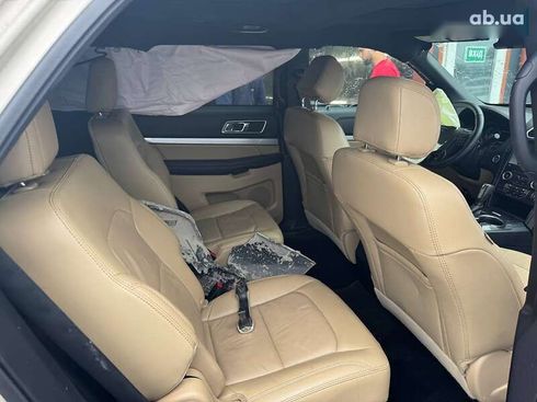 Ford Explorer 2017 - фото 10