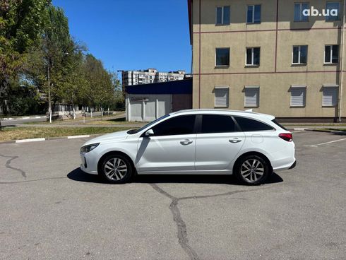 Hyundai i30 2017 белый - фото 2
