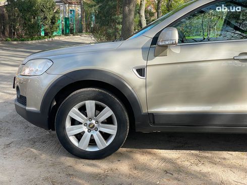 Chevrolet Captiva 2009 бежевый - фото 11
