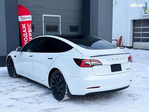 Tesla Model 3 2022 - фото 8