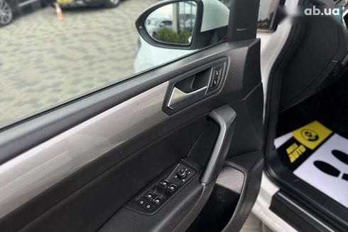Volkswagen Touran 2019 - фото 18