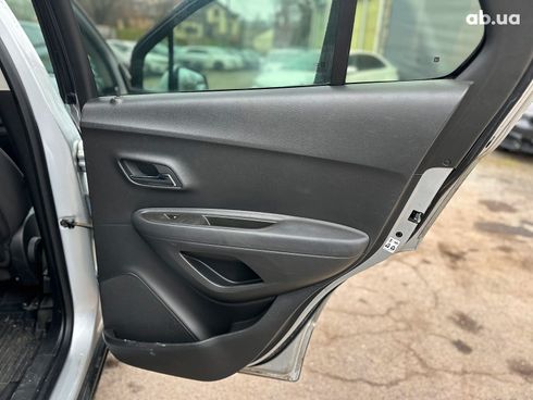 Chevrolet Trax 2016 серый - фото 33