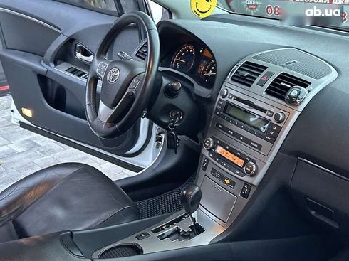 Toyota Avensis 2011 - фото 30